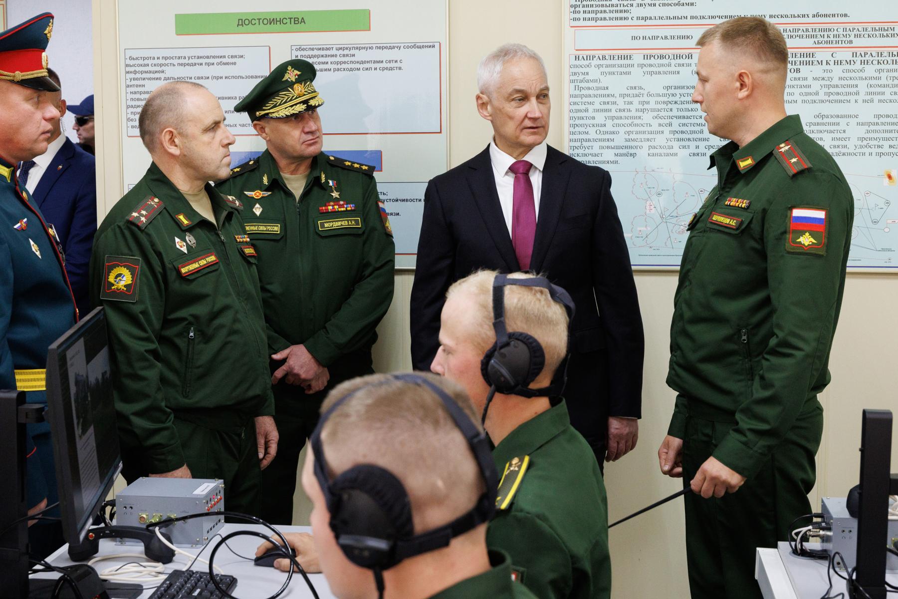 Фото Минобороны опубликовало кадры приезда Андрея Белоусова в Новосибирск: 20 кадров главы военного ведомства 8 - Сиб.ФМ Фото Минобороны опубликовало кадры приезда Андрея Белоусова в Новосибирск: 20 кадров главы военного ведомства 8